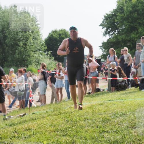 15.06.2025 - 27. Vierlanden-Triathlon KatJ http://msf.ph/oto/8007930 15.06.2025 10:06:24 Schwimmen 370, 381, 394, 418, 447, 455 meine-sportfotos.de