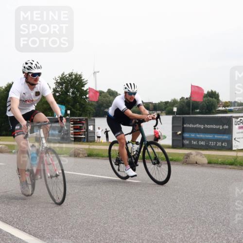 15.06.2025 - 27. Vierlanden-Triathlon H.Heesch http://msf.ph/oto/8007931 15.06.2025 10:45:27 Radfahren 10, 321, 349, 395, 413, 442 meine-sportfotos.de
