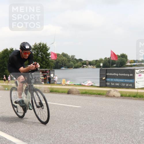 21.06.2025 - 27. Vierlanden-Triathlon H.Heesch http://msf.ph/oto/8007932 15.06.2025 12:11:55 Radfahren 793 meine-sportfotos.de
