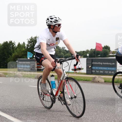 15.06.2025 - 27. Vierlanden-Triathlon H.Heesch http://msf.ph/oto/8007944 15.06.2025 10:45:27 Radfahren 10, 321, 349, 395, 413, 442 meine-sportfotos.de