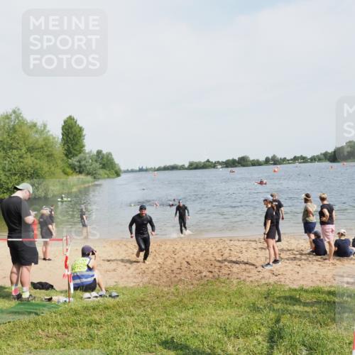 21.06.2025 - 27. Vierlanden-Triathlon MichiJ http://msf.ph/oto/8007956 15.06.2026 10:08:12 Schwimmen 295, 373, 399, 403 meine-sportfotos.de