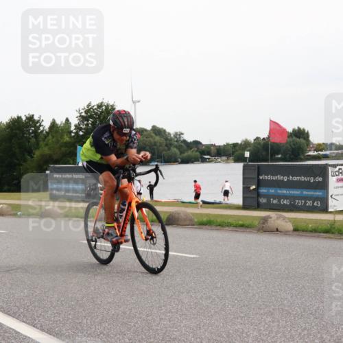 15.06.2025 - 27. Vierlanden-Triathlon H.Heesch http://msf.ph/oto/8007957 15.06.2025 10:45:27 Radfahren 10, 321, 349, 395, 413, 442 meine-sportfotos.de