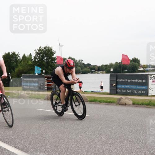 15.06.2025 - 27. Vierlanden-Triathlon H.Heesch http://msf.ph/oto/8007968 15.06.2025 10:45:28 Radfahren 10, 321, 349, 395, 413, 442 meine-sportfotos.de