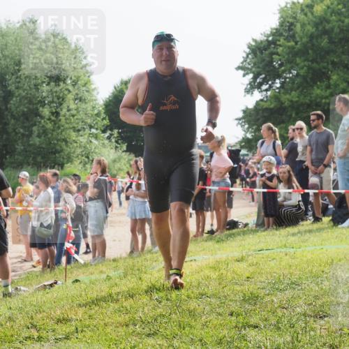15.06.2025 - 27. Vierlanden-Triathlon KatJ http://msf.ph/oto/8007987 15.06.2025 10:06:24 Schwimmen 370, 381, 394, 418, 447, 455 meine-sportfotos.de