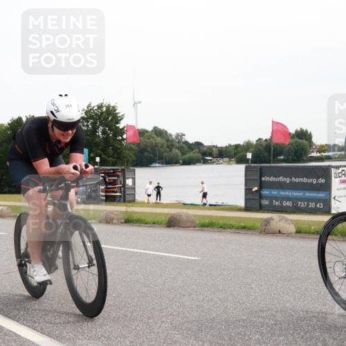 15.06.2025 - 27. Vierlanden-Triathlon H.Heesch http://msf.ph/oto/8007991 15.06.2025 10:45:32 Radfahren 183, 252, 321, 349, 395, 413, 415, 442 meine-sportfotos.de