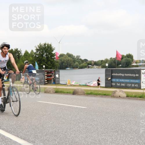 21.06.2025 - 27. Vierlanden-Triathlon H.Heesch http://msf.ph/oto/8008017 15.06.2025 12:12:55 Radfahren 71, 875, 914, 940, 969 meine-sportfotos.de