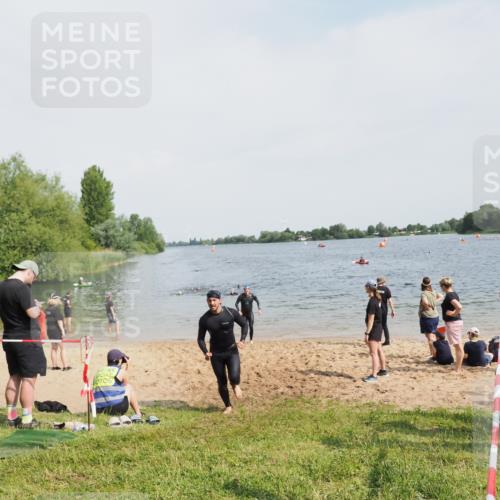 21.06.2025 - 27. Vierlanden-Triathlon MichiJ http://msf.ph/oto/8008023 15.06.2026 10:08:14 Schwimmen 295, 373, 399, 403 meine-sportfotos.de