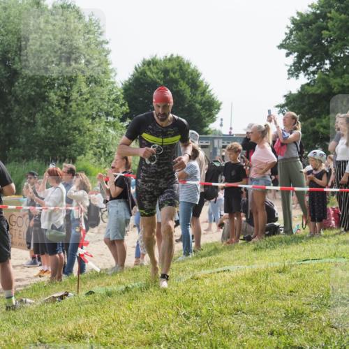 15.06.2025 - 27. Vierlanden-Triathlon KatJ http://msf.ph/oto/8008068 15.06.2025 10:06:31 Schwimmen 394, 434, 447 meine-sportfotos.de