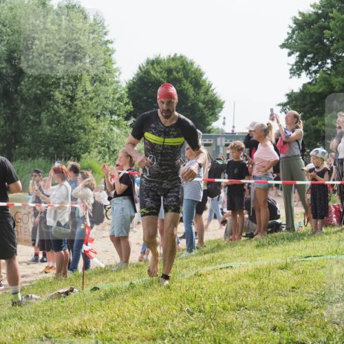 15.06.2025 - 27. Vierlanden-Triathlon KatJ http://msf.ph/oto/8008079 15.06.2025 10:06:32 Schwimmen 394, 434, 440, 447 meine-sportfotos.de