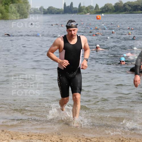 15.06.2025 - 27. Vierlanden-Triathlon Lena Gebhardt http://msf.ph/oto/8008081 15.06.2025 10:05:41 Schwimmen 366, 378, 392, 401, 413, 435, 442, 450 meine-sportfotos.de