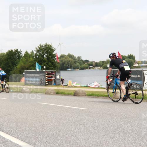 21.06.2025 - 27. Vierlanden-Triathlon H.Heesch http://msf.ph/oto/8008086 15.06.2025 12:13:43 Radfahren 890, 941, 950 meine-sportfotos.de