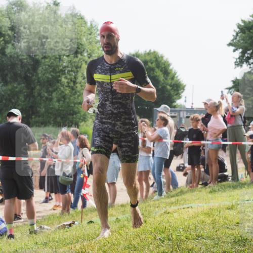 15.06.2025 - 27. Vierlanden-Triathlon KatJ http://msf.ph/oto/8008123 15.06.2025 10:06:33 Schwimmen 394, 434, 440 meine-sportfotos.de