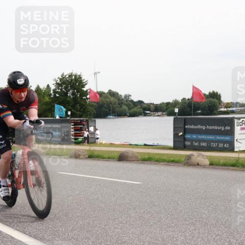 15.06.2025 - 27. Vierlanden-Triathlon H.Heesch http://msf.ph/oto/8008129 15.06.2025 10:46:32 Radfahren 369 meine-sportfotos.de