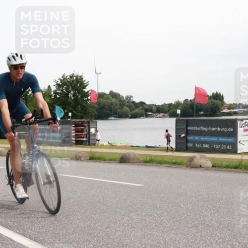 15.06.2025 - 27. Vierlanden-Triathlon H.Heesch http://msf.ph/oto/8008138 15.06.2025 10:46:47 Radfahren 441 meine-sportfotos.de