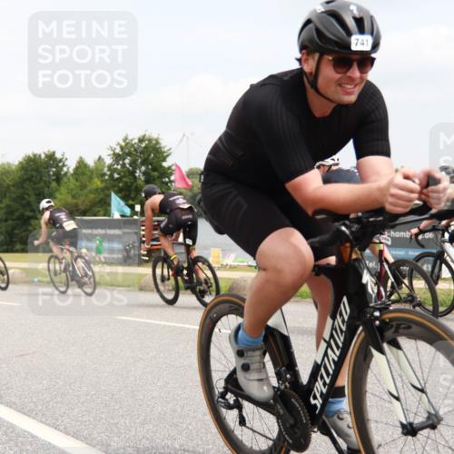 21.06.2025 - 27. Vierlanden-Triathlon H.Heesch http://msf.ph/oto/8008152 15.06.2025 12:14:19 Radfahren 741, 1029, 1031, 1032, 1033 meine-sportfotos.de