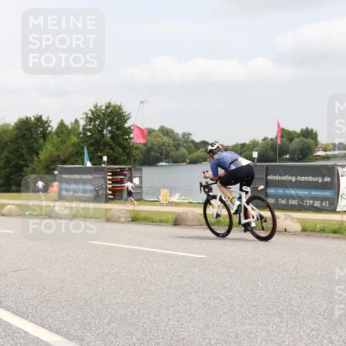 21.06.2025 - 27. Vierlanden-Triathlon H.Heesch http://msf.ph/oto/8008161 15.06.2025 12:14:31 Radfahren 935 meine-sportfotos.de