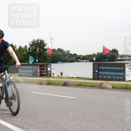 15.06.2025 - 27. Vierlanden-Triathlon H.Heesch http://msf.ph/oto/8008162 15.06.2025 10:46:56 Radfahren 315, 325, 364 meine-sportfotos.de