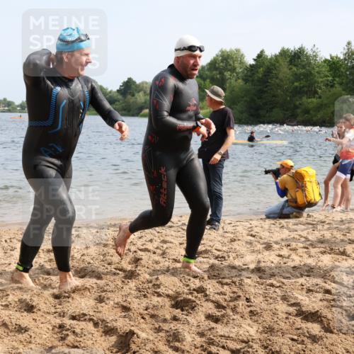 15.06.2025 - 27. Vierlanden-Triathlon Lena Gebhardt http://msf.ph/oto/8008168 15.06.2025 10:05:46 Schwimmen 366, 372, 392, 401, 413, 435, 442, 450, 458 meine-sportfotos.de