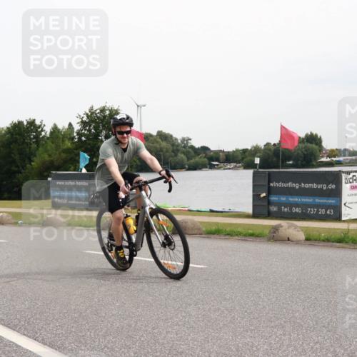 15.06.2025 - 27. Vierlanden-Triathlon H.Heesch http://msf.ph/oto/8008176 15.06.2025 10:46:57 Radfahren 315, 325, 364, 455 meine-sportfotos.de