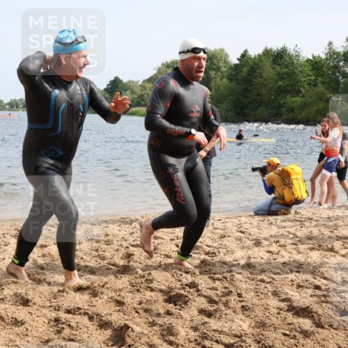 15.06.2025 - 27. Vierlanden-Triathlon Lena Gebhardt http://msf.ph/oto/8008179 15.06.2025 10:05:46 Schwimmen 366, 372, 392, 401, 413, 435, 442, 450, 458 meine-sportfotos.de