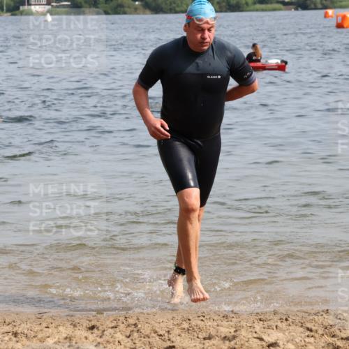 15.06.2025 - 27. Vierlanden-Triathlon Lena Gebhardt http://msf.ph/oto/8008189 15.06.2025 10:05:47 Schwimmen 372, 392, 401, 413, 435, 442, 450, 458 meine-sportfotos.de