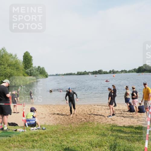 21.06.2025 - 27. Vierlanden-Triathlon MichiJ http://msf.ph/oto/8008192 15.06.2026 10:08:17 Schwimmen 295, 399 meine-sportfotos.de