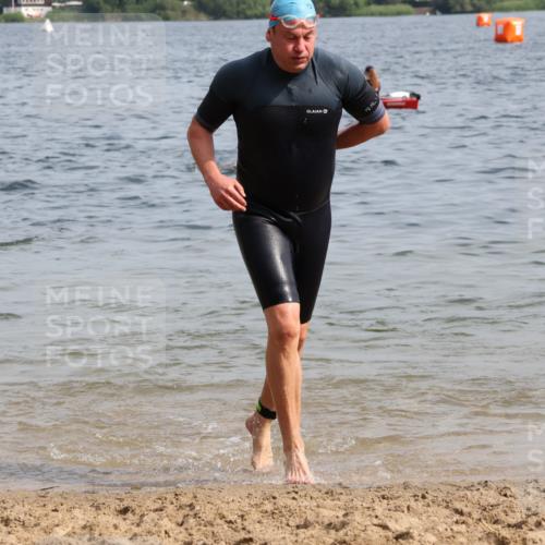 15.06.2025 - 27. Vierlanden-Triathlon Lena Gebhardt http://msf.ph/oto/8008200 15.06.2025 10:05:47 Schwimmen 372, 392, 401, 413, 435, 442, 450, 458 meine-sportfotos.de