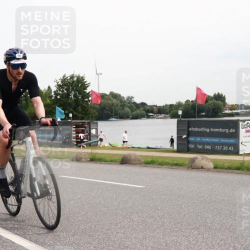 15.06.2025 - 27. Vierlanden-Triathlon H.Heesch http://msf.ph/oto/8008216 15.06.2025 10:47:05 Radfahren 68, 143, 169, 455 meine-sportfotos.de