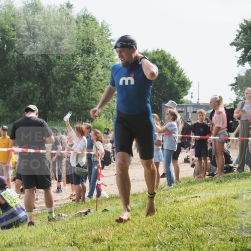 15.06.2025 - 27. Vierlanden-Triathlon KatJ http://msf.ph/oto/8008223 15.06.2025 10:06:36 Schwimmen 394, 434, 440 meine-sportfotos.de