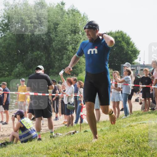 15.06.2025 - 27. Vierlanden-Triathlon KatJ http://msf.ph/oto/8008233 15.06.2025 10:06:36 Schwimmen 394, 434, 440 meine-sportfotos.de