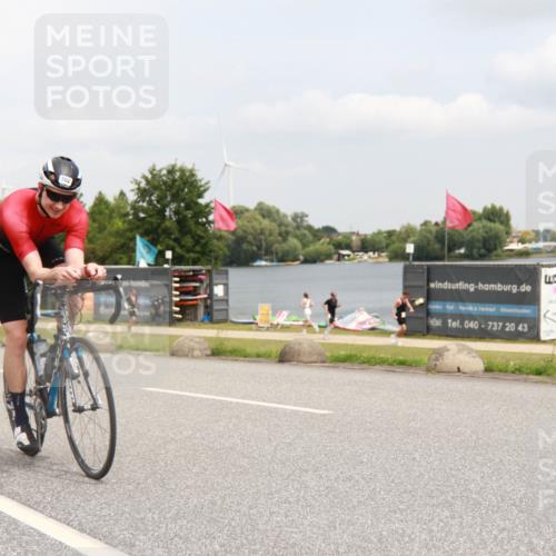 21.06.2025 - 27. Vierlanden-Triathlon H.Heesch http://msf.ph/oto/8008252 15.06.2025 12:15:19 Radfahren 702, 831, 910 meine-sportfotos.de