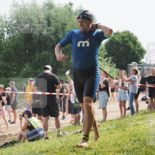 15.06.2025 - 27. Vierlanden-Triathlon KatJ http://msf.ph/oto/8008253 15.06.2025 10:06:36 Schwimmen 394, 434, 440 meine-sportfotos.de