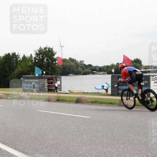 15.06.2025 - 27. Vierlanden-Triathlon H.Heesch http://msf.ph/oto/8008254 15.06.2025 10:47:12 Radfahren 143, 193, 370, 418 meine-sportfotos.de