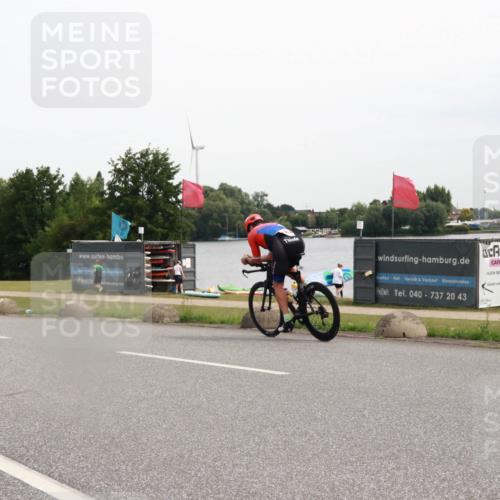 15.06.2025 - 27. Vierlanden-Triathlon H.Heesch http://msf.ph/oto/8008259 15.06.2025 10:47:12 Radfahren 143, 193, 370, 418 meine-sportfotos.de