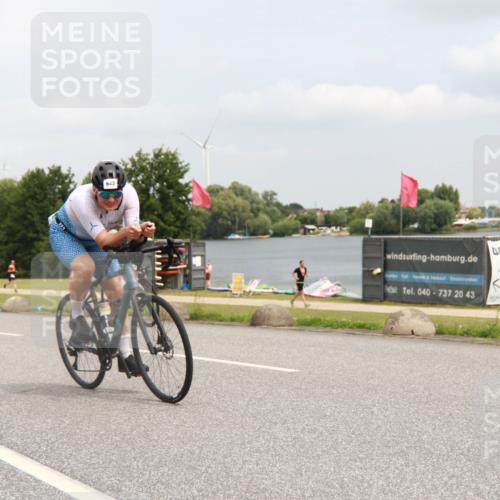 21.06.2025 - 27. Vierlanden-Triathlon H.Heesch http://msf.ph/oto/8008264 15.06.2025 12:15:23 Radfahren 643, 702, 924 meine-sportfotos.de