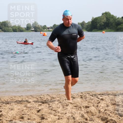 15.06.2025 - 27. Vierlanden-Triathlon Lena Gebhardt http://msf.ph/oto/8008265 15.06.2025 10:05:49 Schwimmen 372, 392, 401, 410, 435, 442, 450, 458 meine-sportfotos.de