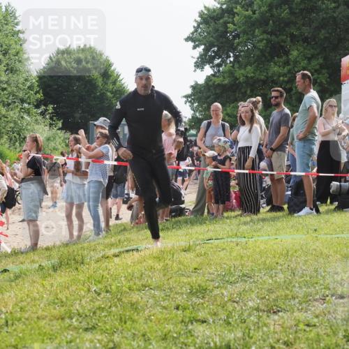 15.06.2025 - 27. Vierlanden-Triathlon KatJ http://msf.ph/oto/8008266 15.06.2025 10:06:39 Schwimmen 394, 434, 440 meine-sportfotos.de