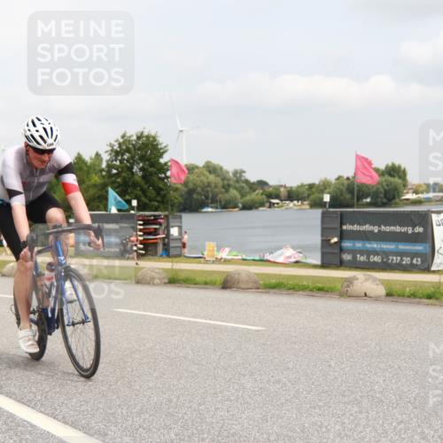 21.06.2025 - 27. Vierlanden-Triathlon H.Heesch http://msf.ph/oto/8008272 15.06.2025 12:15:26 Radfahren 643, 688, 924 meine-sportfotos.de