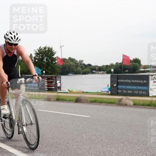 15.06.2025 - 27. Vierlanden-Triathlon H.Heesch http://msf.ph/oto/8008278 15.06.2025 10:47:14 Radfahren 193, 296, 370, 418 meine-sportfotos.de