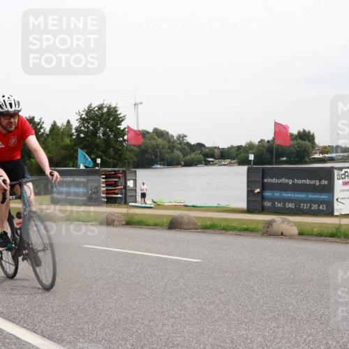 15.06.2025 - 27. Vierlanden-Triathlon H.Heesch http://msf.ph/oto/8008282 15.06.2025 10:47:16 Radfahren 193, 296, 370, 406, 418 meine-sportfotos.de