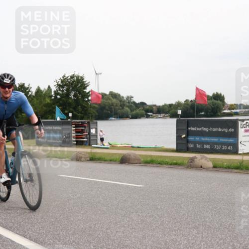 15.06.2025 - 27. Vierlanden-Triathlon H.Heesch http://msf.ph/oto/8008292 15.06.2025 10:47:18 Radfahren 83, 193, 296, 406, 418 meine-sportfotos.de
