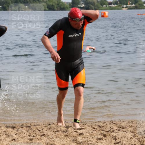 15.06.2025 - 27. Vierlanden-Triathlon Lena Gebhardt http://msf.ph/oto/8008311 15.06.2025 10:05:53 Schwimmen 372, 392, 410, 435, 442, 450, 458 meine-sportfotos.de