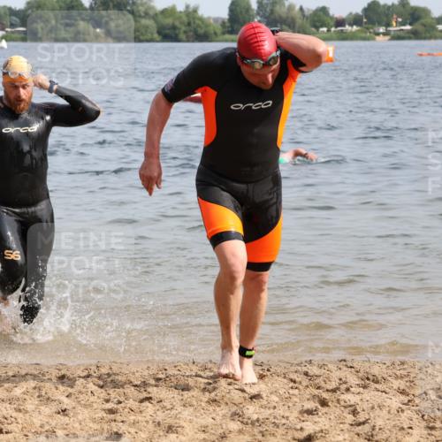 15.06.2025 - 27. Vierlanden-Triathlon Lena Gebhardt http://msf.ph/oto/8008317 15.06.2025 10:05:53 Schwimmen 372, 392, 410, 435, 442, 450, 458 meine-sportfotos.de