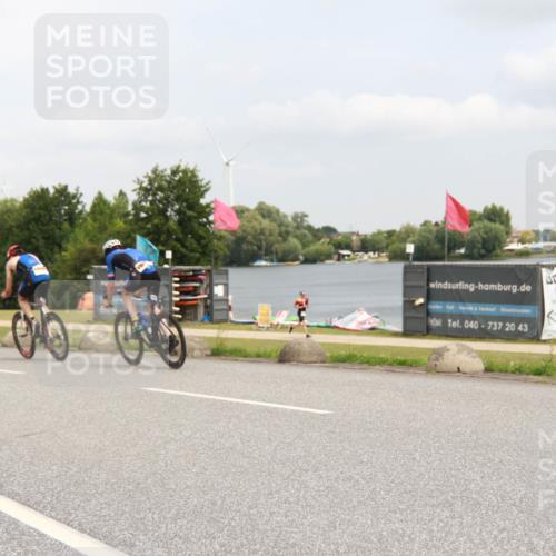 21.06.2025 - 27. Vierlanden-Triathlon H.Heesch http://msf.ph/oto/8008320 15.06.2025 12:15:28 Radfahren 643, 688, 924, 1044, 1045, 1046, 1047, 1048 meine-sportfotos.de