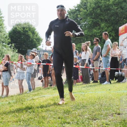 15.06.2025 - 27. Vierlanden-Triathlon KatJ http://msf.ph/oto/8008321 15.06.2025 10:06:40 Schwimmen 394, 434, 440 meine-sportfotos.de
