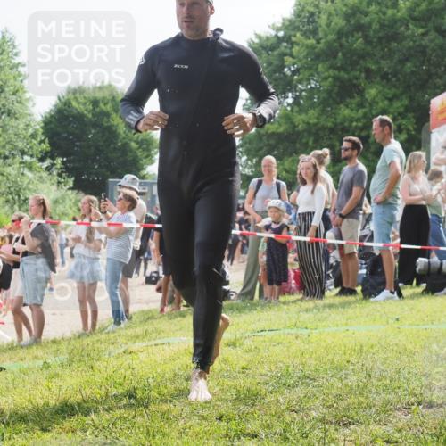 15.06.2025 - 27. Vierlanden-Triathlon KatJ http://msf.ph/oto/8008336 15.06.2025 10:06:40 Schwimmen 394, 434, 440 meine-sportfotos.de