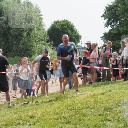 15.06.2025 - 27. Vierlanden-Triathlon KatJ http://msf.ph/oto/8008344 15.06.2025 10:06:47 Schwimmen 367, 386, 388, 423, 440, 441, 457 meine-sportfotos.de