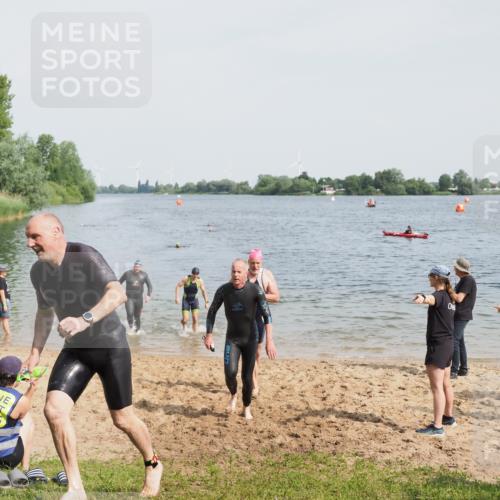 21.06.2025 - 27. Vierlanden-Triathlon MichiJ http://msf.ph/oto/8008347 15.06.2026 10:08:35 Schwimmen 380, 387, 437, 454, 469 meine-sportfotos.de