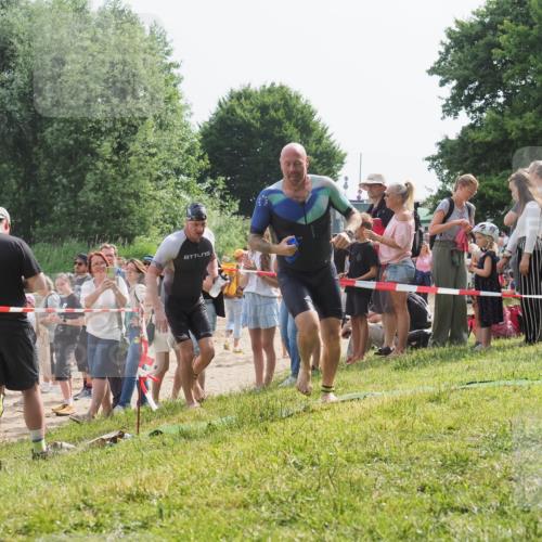 15.06.2025 - 27. Vierlanden-Triathlon KatJ http://msf.ph/oto/8008348 15.06.2025 10:06:47 Schwimmen 367, 386, 388, 423, 440, 441, 457 meine-sportfotos.de