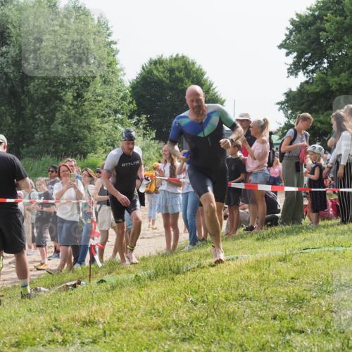 15.06.2025 - 27. Vierlanden-Triathlon KatJ http://msf.ph/oto/8008353 15.06.2025 10:06:47 Schwimmen 367, 386, 388, 423, 440, 441, 457 meine-sportfotos.de